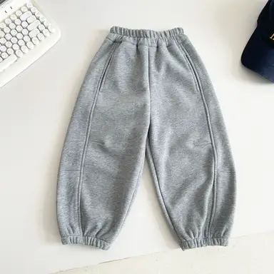 グレー パンツ
