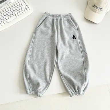グレー パンツ