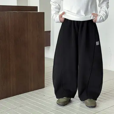 ブラック パンツ