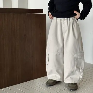 アイボリー パンツ