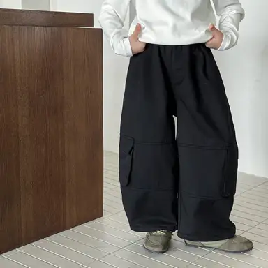 ブラック パンツ