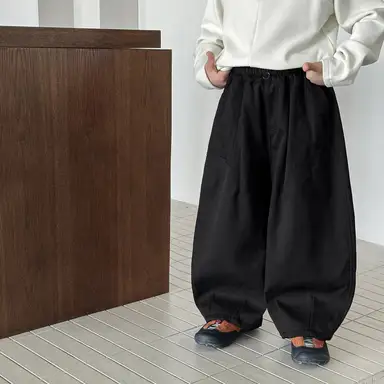 ブラック パンツ