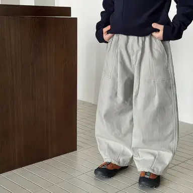 アイボリー パンツ
