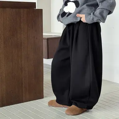 ブラック パンツ