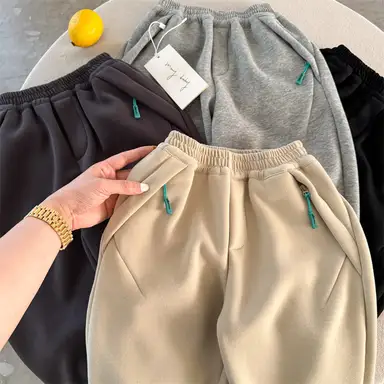 ベージュ パンツ