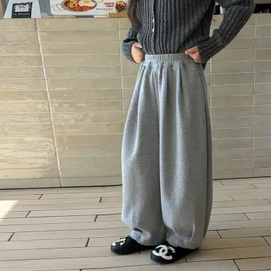 ライトグレー