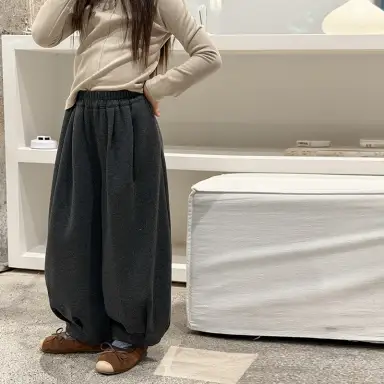 ダークグレー