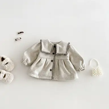 ベージュ アウター
