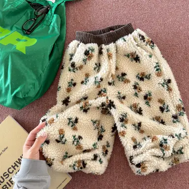 アイボリー パンツ