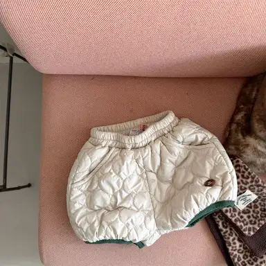 アイボリー パンツ