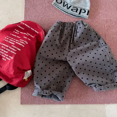 グレー パンツ