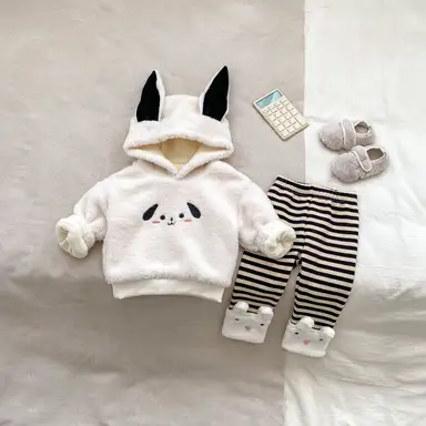 ブラックトップス + ブラックストライプレギンス