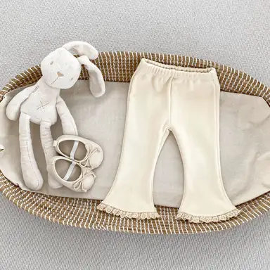 アイボリー パンツ
