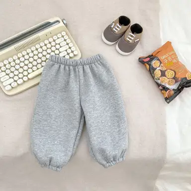グレー パンツ