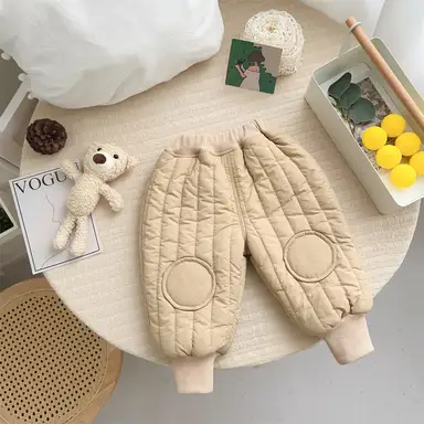 ベージュ パンツ