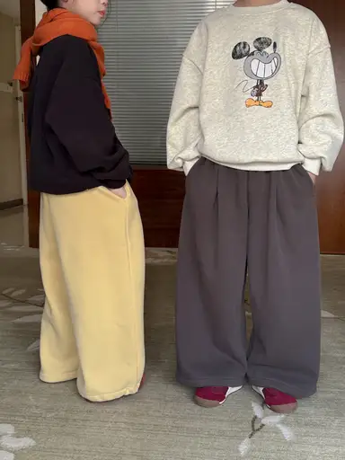 グレー パンツ