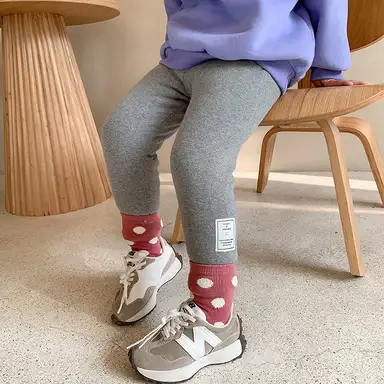 グレー パンツ