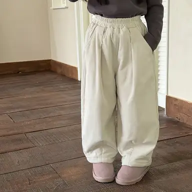 アイボリー パンツ