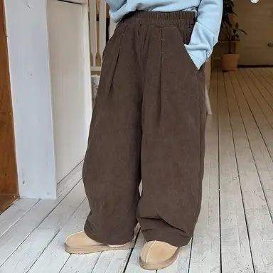 ダークブラウン パンツ
