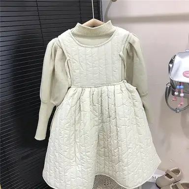 アイボリーワンピース + アイボリートップス