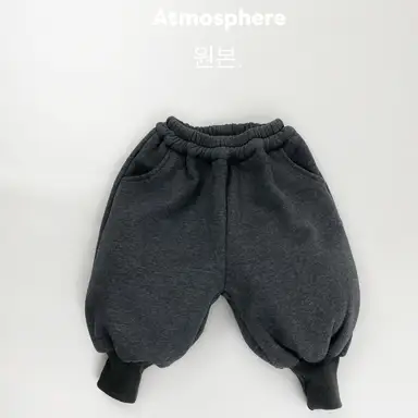 グレー パンツ