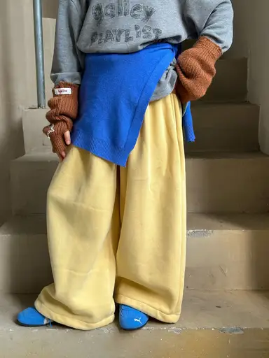 イエロー パンツ