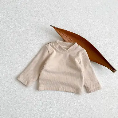 ベージュ トップス