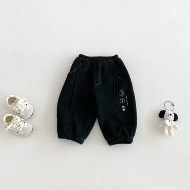 ブラック パンツ