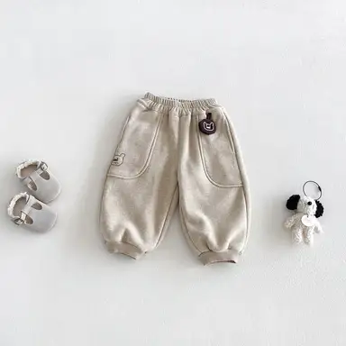 ベージュ パンツ