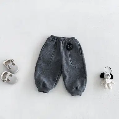 グレー パンツ