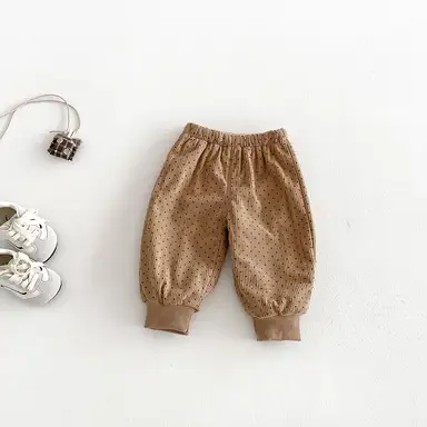 ライトブラウン パンツ