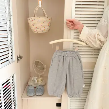 グレー パンツ