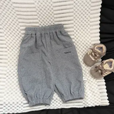 グレー パンツ