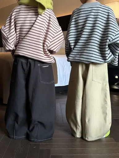 グレー パンツ