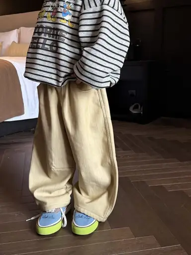 ベージュ パンツ