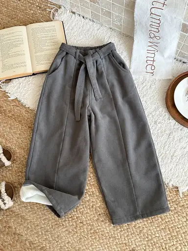 グレー パンツ
