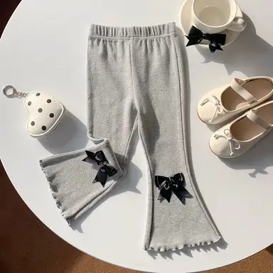 グレー パンツ