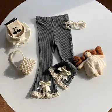 ダークグレー パンツ
