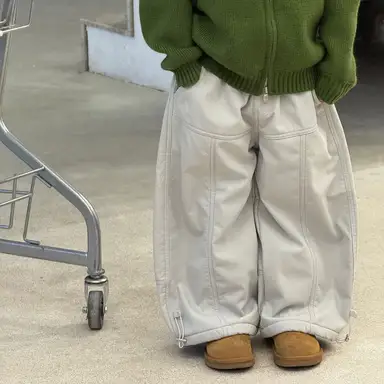 アイボリー パンツ