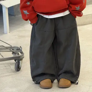 グレー パンツ