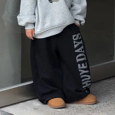 ブラック パンツ