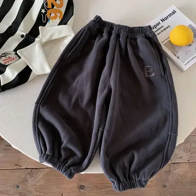 ダークグレー パンツ