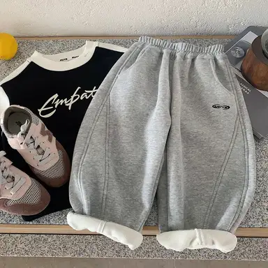 グレー パンツ