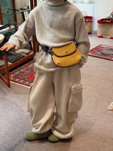 ベージュ パンツ