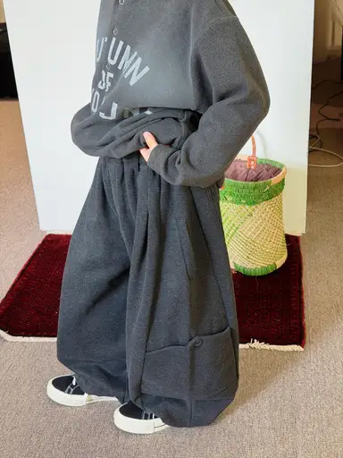 グレー パンツ