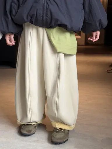 アイボリー パンツ