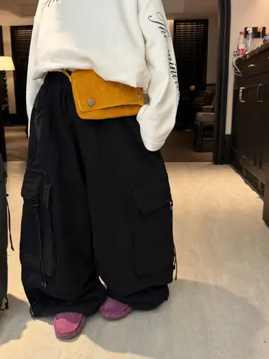 ブラック パンツ