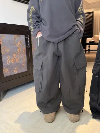 グレー パンツ