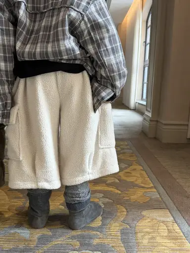 アイボリー パンツ