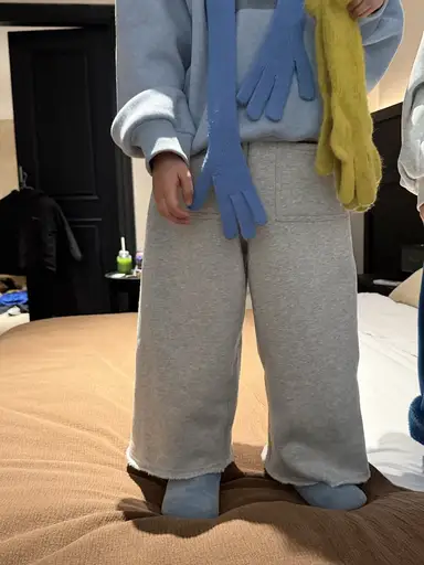 グレー パンツ